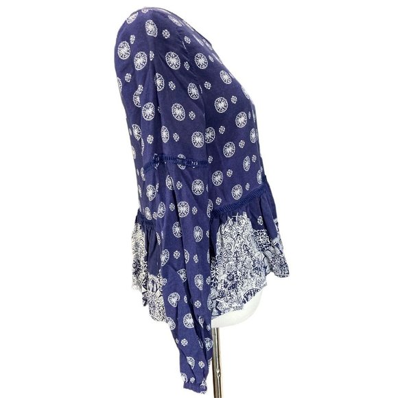 Wild Blue Sadie Robertson Navy Blouse Boho Long Sleeve Pleated Peplum M B38 - Picture 2 of 7